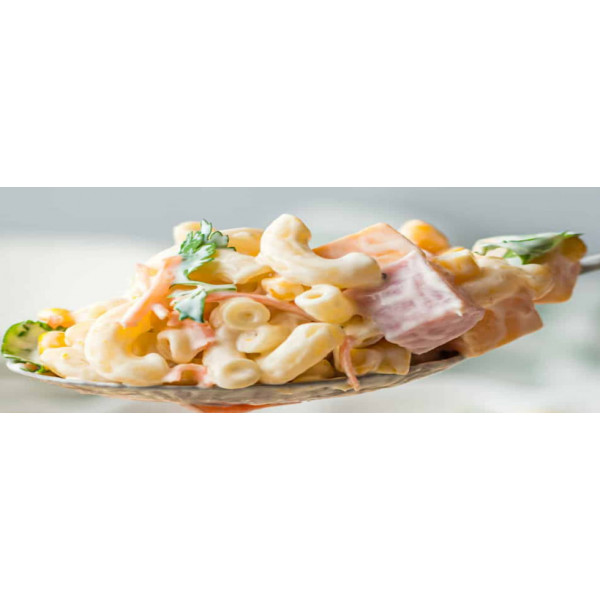 Cestovinový šalát so šunkou, kukuricou, paprikou a krémovým dresingom s pridaním proteínu na varenie - do jedla